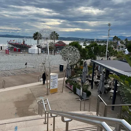 Magnifique Proche Des Plages Garage Prive דירה אנטיב